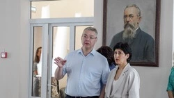 Владимир Владимиров осмотрел обновлённую музыкальную школу в Лермонтове