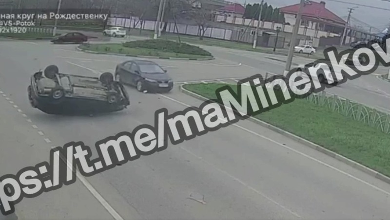 Женщина пострадала в ДТП в Невинномысске после опрокидывания автомобиля