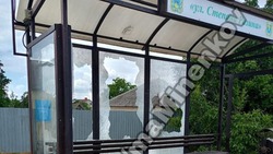 В Невинномысске вандалы вновь разбили остановку на улице Степана Разина