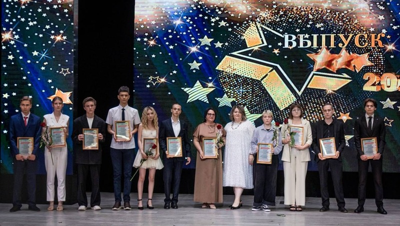 Лучших выпускников 2025 года наградили в Невинномысске