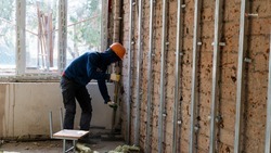 Реконструкцию спорткомплекса в Кочубеевском выполнили на 47%