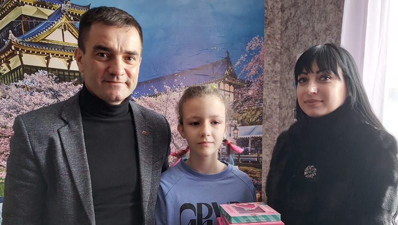 Депутат Невинномысска исполнил новогоднюю мечту девочки с особенностями развития