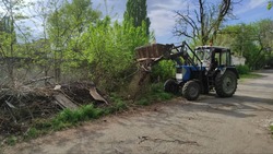 Коммунальщики убирают ветки и мусор на улицах Невинномысска
