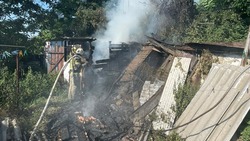 Пожилая жительница Невинномысска хотела сжечь старый диван, а в итоге спалила сарай 