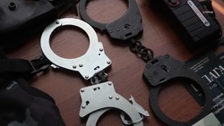 В Невинномысске задержали подозреваемого в серийных кражах из автомобилей
