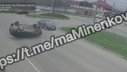 Женщина пострадала в ДТП в Невинномысске после опрокидывания автомобиля