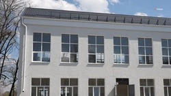 Облицовка фасада проходит в поселковой школе на Ставрополье