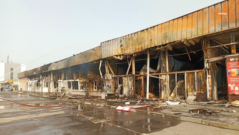 В Невинномысске пожар на «Центральном» рынке уничтожил около 1 тыс. кв. м.