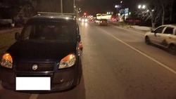 В Невинномысске женщина попала под машину, переходя дорогу в неположенном месте