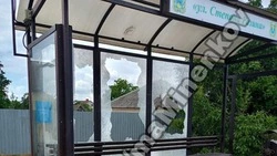 В Невинномысске вандалы вновь разбили остановку на улице Степана Разина